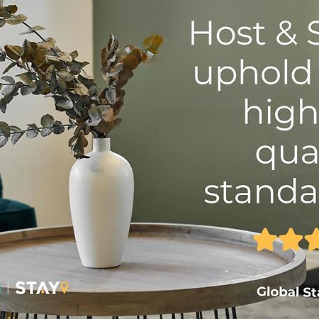 Host & Stay - Henderson House Whitby Extérieur photo