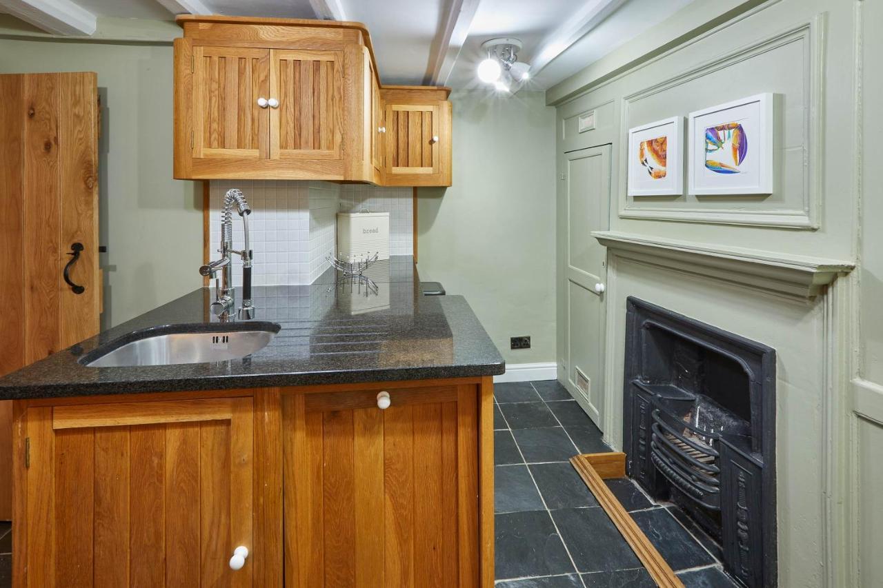 Host & Stay - Henderson House Whitby Extérieur photo