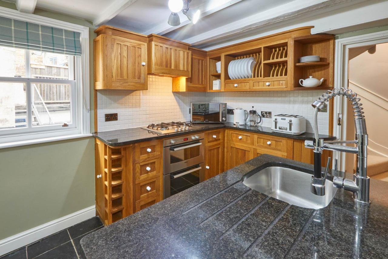 Host & Stay - Henderson House Whitby Extérieur photo