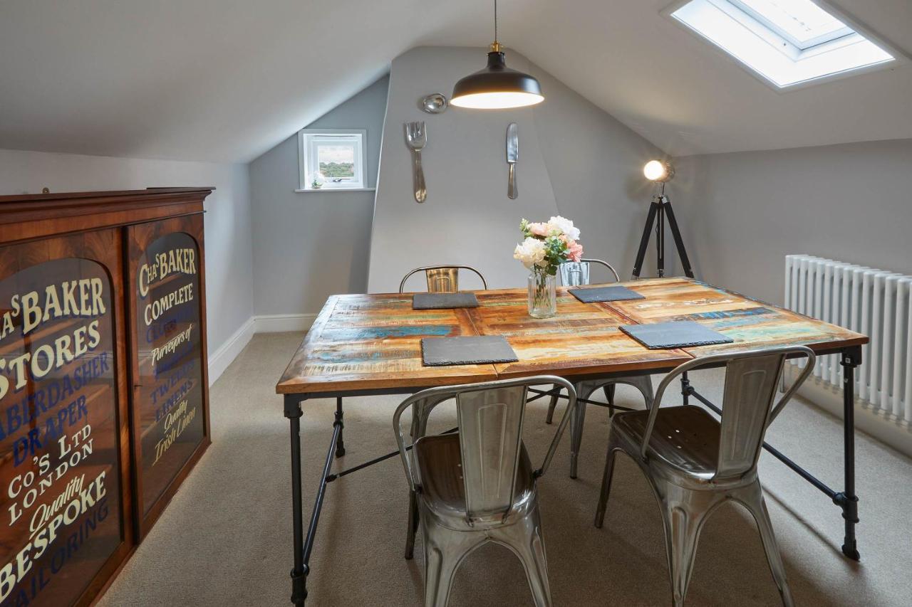 Host & Stay - Henderson House Whitby Extérieur photo