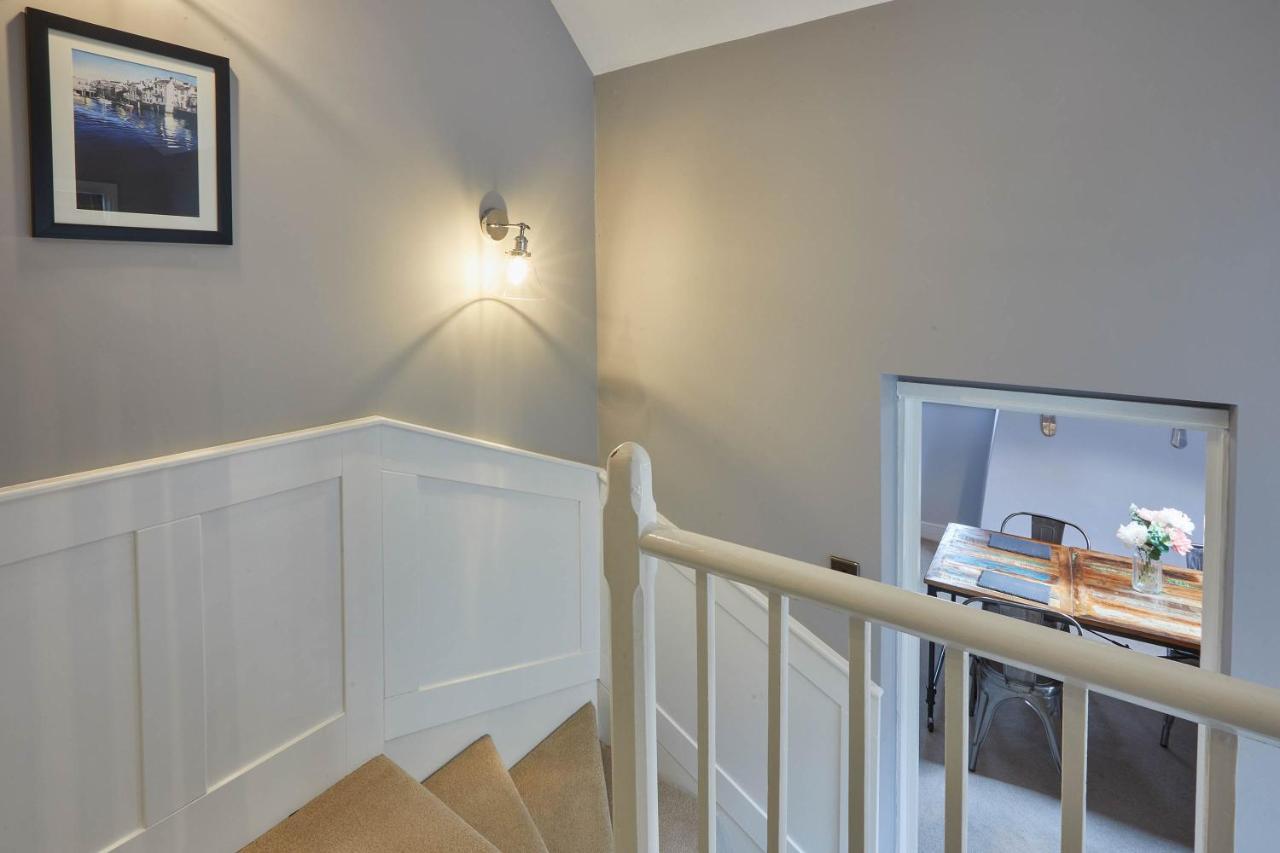 Host & Stay - Henderson House Whitby Extérieur photo