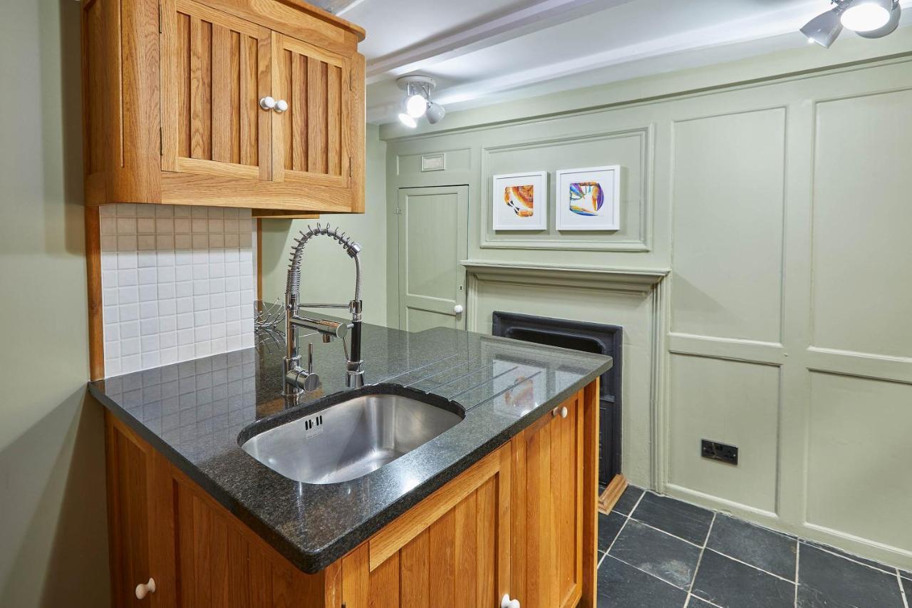 Host & Stay - Henderson House Whitby Extérieur photo