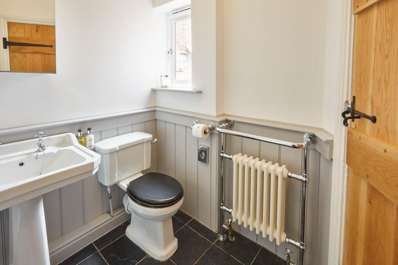 Host & Stay - Henderson House Whitby Extérieur photo